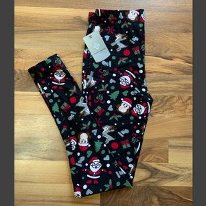 Denver Hayes Christmas leggings.